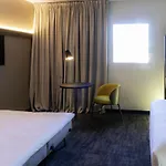 Ibis Paul Trois Chateaux