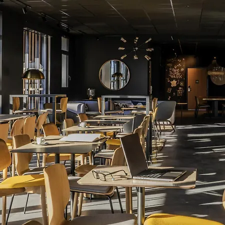 Ibis Paul Trois Chateaux ホテル サン・ポール・トロワ・シャトー