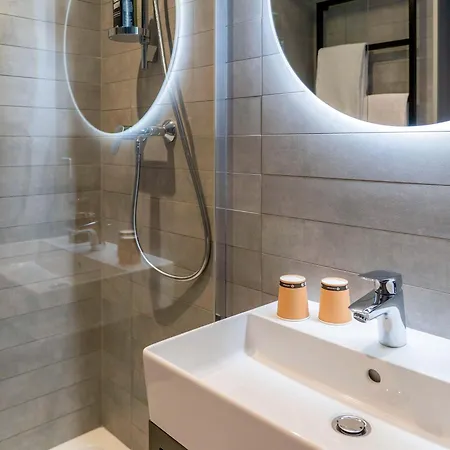 Ibis Paul Trois Chateaux * سانت-بول-تروا-تشاتو