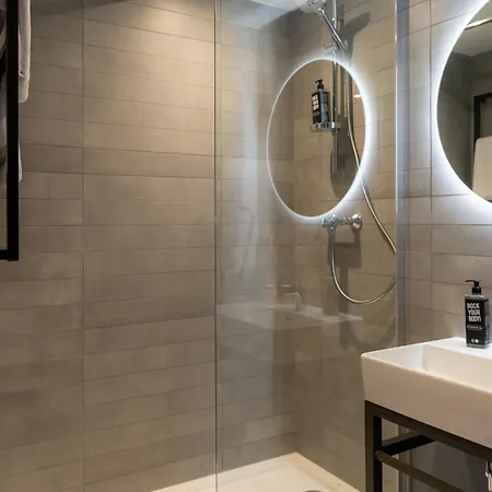 Ibis Paul Trois Chateaux * سانت-بول-تروا-تشاتو