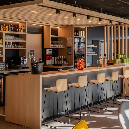 Ibis Paul Trois Chateaux Hotel *