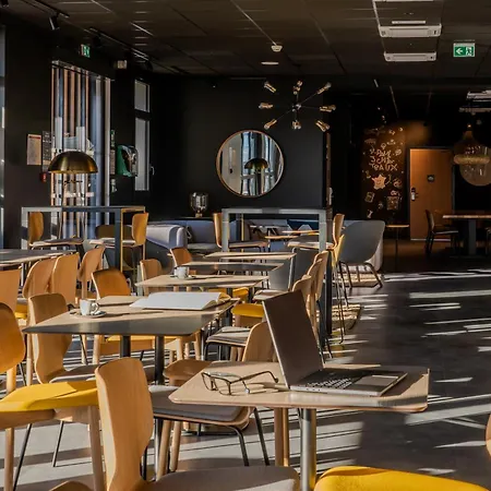 Ibis Paul Trois Chateaux * سانت-بول-تروا-تشاتو