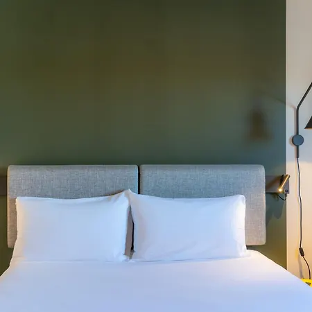 Ibis Paul Trois Chateaux