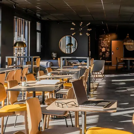Ibis Paul Trois Chateaux سانت-بول-تروا-تشاتو