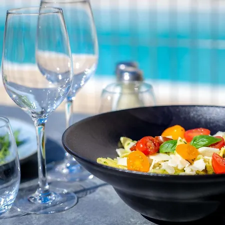 Ibis Paul Trois Chateaux Hotel 3*