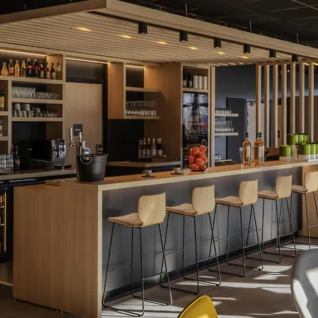 Ibis Paul Trois Chateaux 호텔 3*